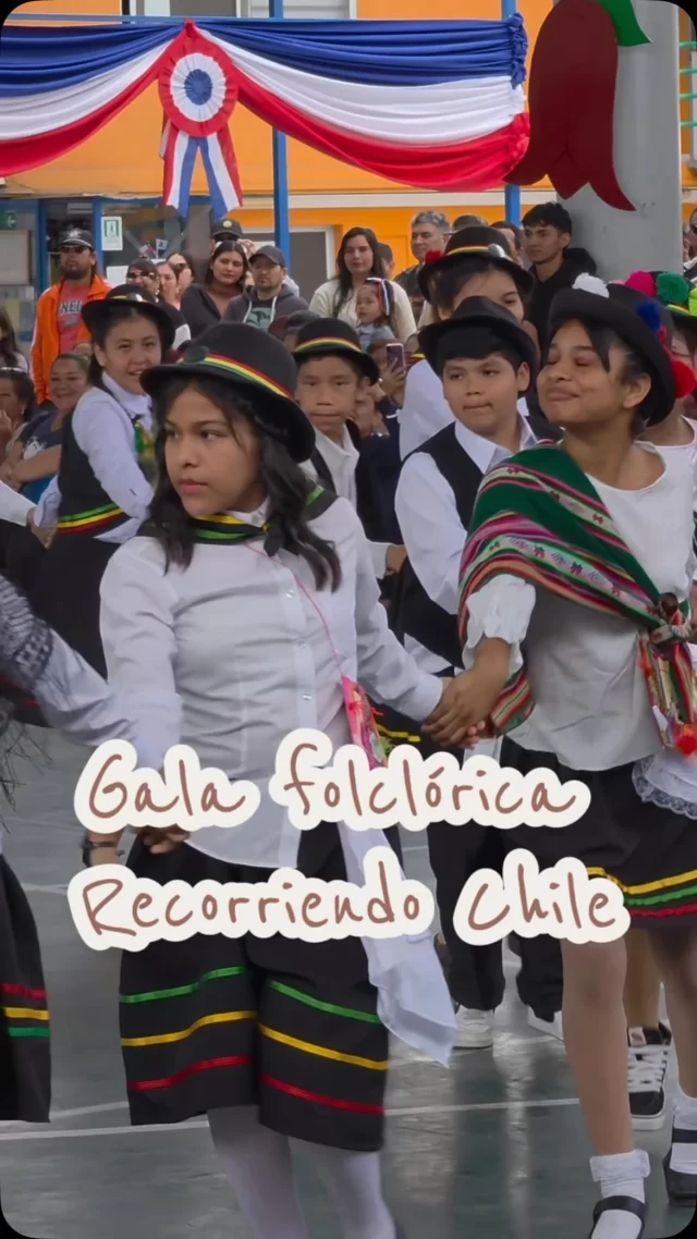🇨🇱✨ Uno de los más bellos momentos que nos dejaron estas Fiestas Patrias con nuestra Gala Folclórica “Recorriendo Chile”. 💚💛🧡

Una celebración llena de música, tradición y orgullo por nuestras raíces. ❤️🤍💙