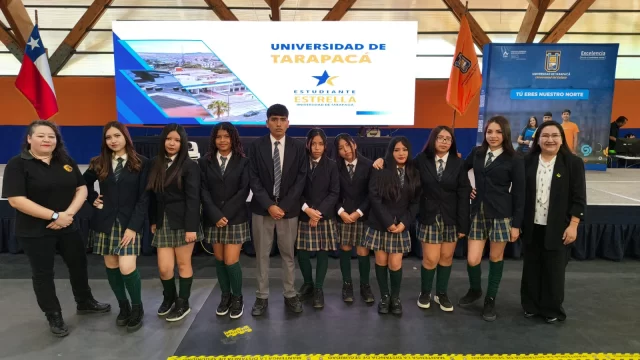 🌟 ¡Orgullo Davincino! 🎓👏

Nuestros destacados estudiantes de 4° medio fueron reconocidos por la Universidad de Tarapacá con la distinción “Alumno Estrella”, por su excelencia académica y destacado desempeño escolar.

👏 ¡Felicitamos a nuestros estudiantes por este importante reconocimiento, fruto de su esfuerzo, dedicación y compromiso con sus estudios! 💚💛