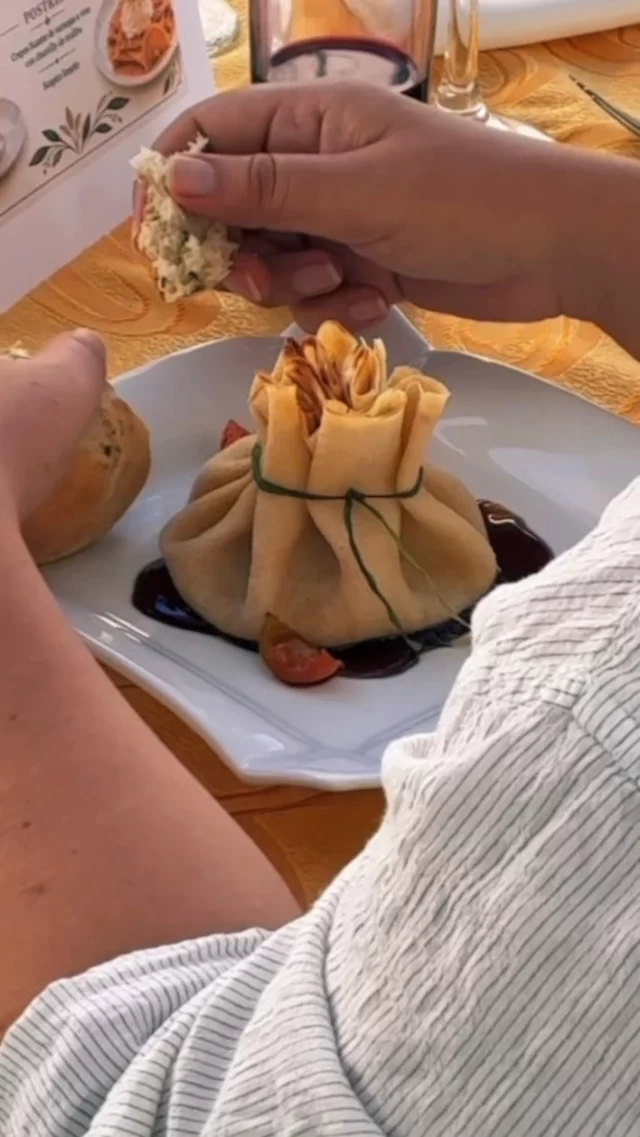 👨‍🍳🍽️ ¡Aprendiendo con sabor y pasión por la gastronomía!
Nuestros estudiantes de 4° Medio de la especialidad de Gastronomía llevaron a cabo un Restaurante Didáctico, bajo la guía del chef Gonzalo Ortuño. 👨‍🍳✨
Una enriquecedora experiencia donde pusieron en práctica sus conocimientos, habilidades culinarias, trabajo en equipo y técnicas de atención al cliente, acercándose cada vez más a los desafíos del mundo laboral. 🍴👏
¡Felicitamos a nuestros futuros profesionales gastronómicos por su dedicación y compromiso! 💚💛
#ColegioLeonardoDaVinci #Gastronomía #RestauranteDidáctico #EducaciónTécnicoProfesional #AprenderHaciendo OrgulloDavincino