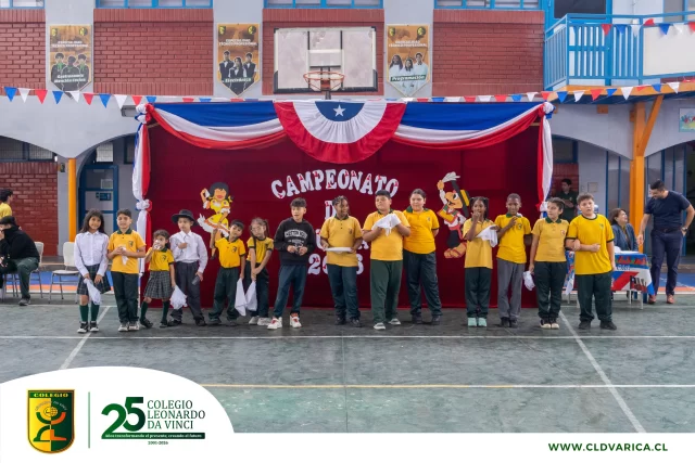 💃🕺 ¡Hoy dimos inicio a nuestro Campeonato Interno de Cueca 2026! 🇨🇱

En esta primera jornada participaron estudiantes de 1° a 4° básico, correspondientes al primer ciclo de Educación Básica, quienes demostraron todo su entusiasmo y cariño por nuestras tradiciones.

Tras las presentaciones, 3 parejas fueron seleccionadas para la gran final, que se realizará el viernes 11 de septiembre. 🎉

¡Felicitamos a todos nuestros estudiantes por su participación y les deseamos mucho éxito a nuestros finalistas! 💚