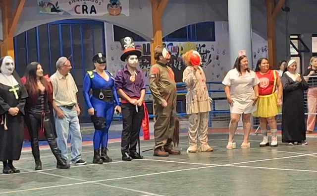 🎭🎉 ¡Diversión y alegría en nuestra Educación Nocturna EPJA! ✨

Nuestros estudiantes disfrutaron de una entretenida jornada con un colorido desfile de disfraces y un divertido bingo, compartiendo momentos de alegría, creatividad y compañerismo. 🎲🎁

👏 ¡Felicitamos a todos quienes participaron e hicieron de esta actividad una experiencia especial para nuestra comunidad educativa!

#EPJA #EducaciónNocturna #ColegioLeonardoDaVinci